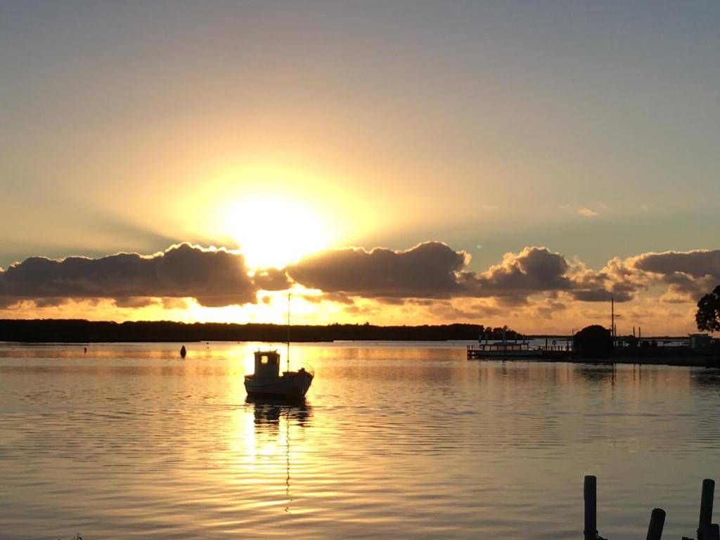 Beachcomber Caravan Park — Hotel in Mallacoota