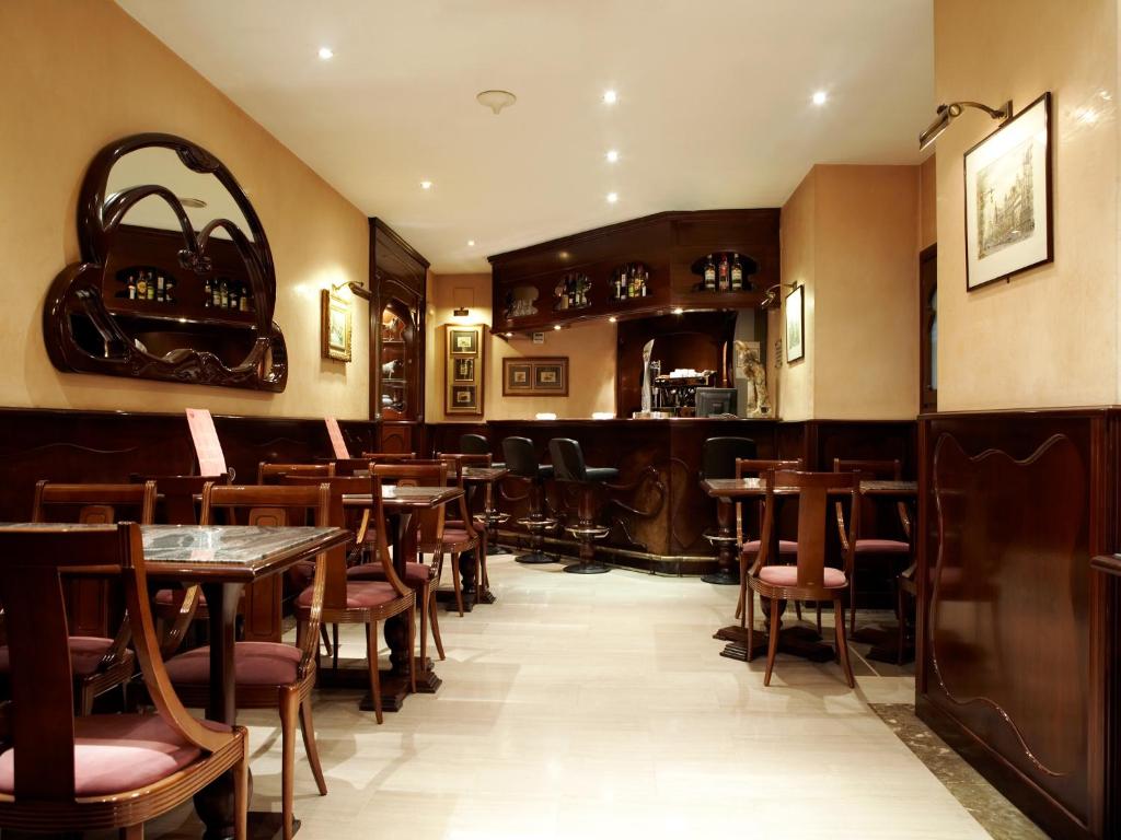 Gaudi Hotel — Restauracje i bary in Barcelona, Katalonia
