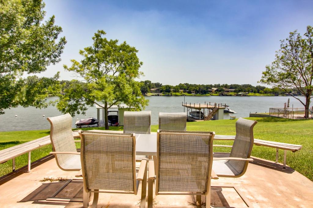 Blue Water Lake House — Hotel in Kingsland (TX)