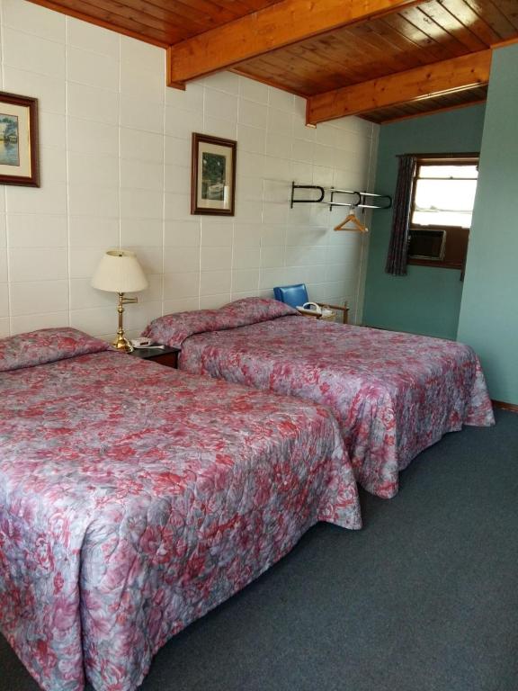 Huron Sands Motel and Restaurant — Hotel in Providence Bay (ON)
