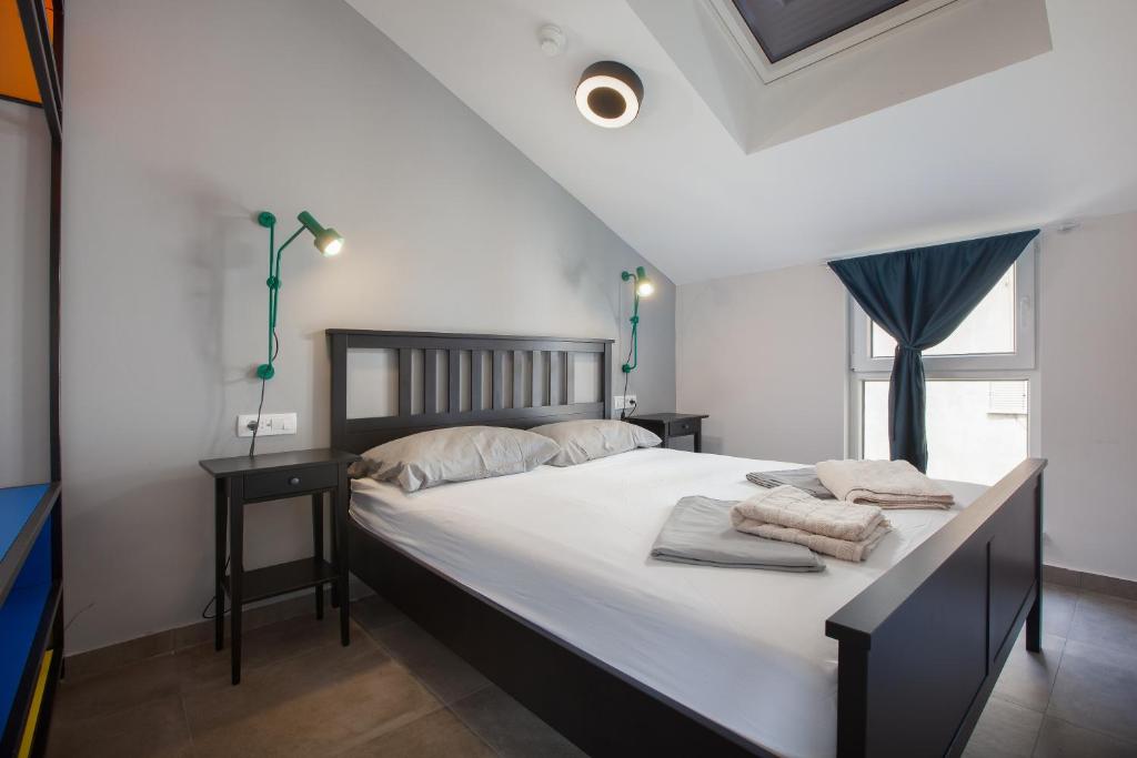 SUBTUB Hostel Makarska 전경