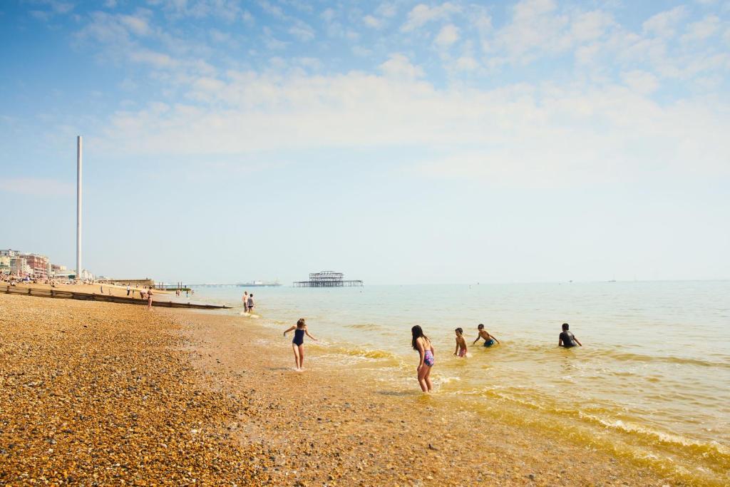 Stylish Seaside Maisonette - 200m to Beach photo