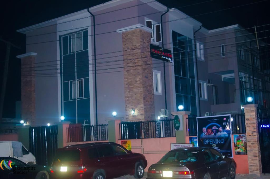 Pentagon Hotel and Suites photo