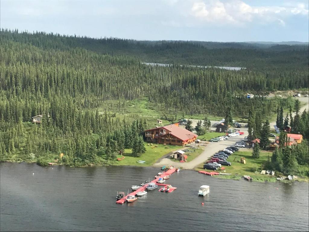 Lake Louise Lodge, Alaska photo