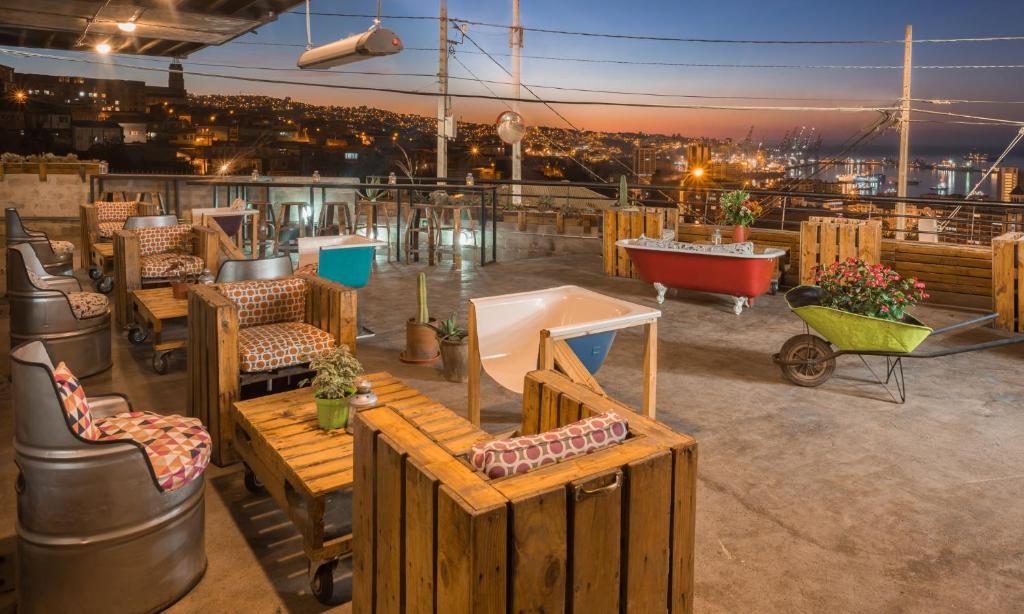 Hotel Winebox Valparaiso photo