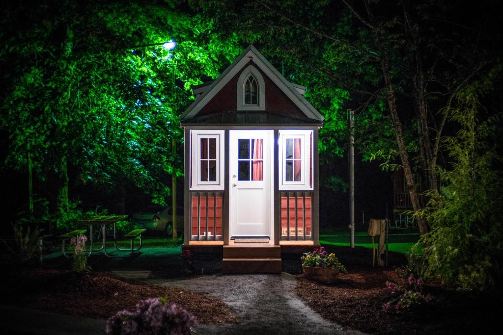 Mount Hood Village Scarlett Tiny House 3 — Hotel in Mt Hood Village (OR)