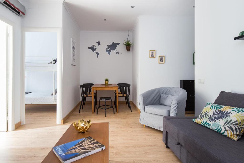 Lovely and Convenient Sagrada Familia Apartment - 3