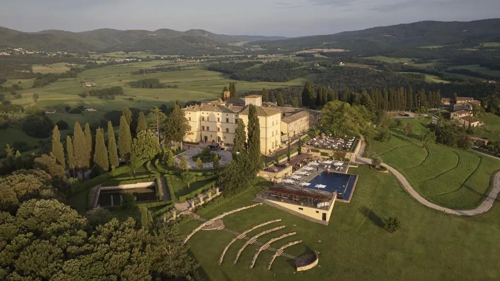 Castello di Casole, A Belmond Hotel, Tuscany, hotel in Casole dʼElsa