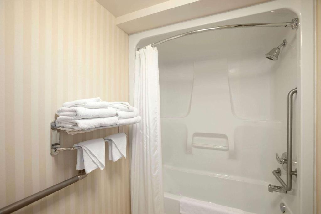 Days Hotel & Suites By Wyndham Lloydminster Photo 8