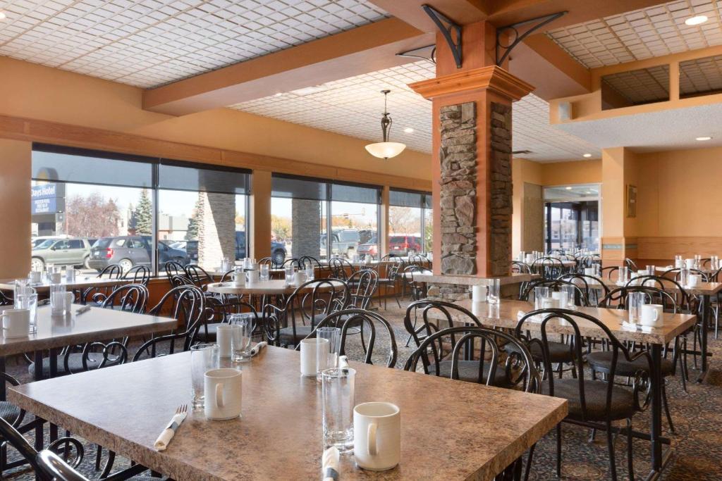 Days Hotel & Suites By Wyndham Lloydminster Photo 11