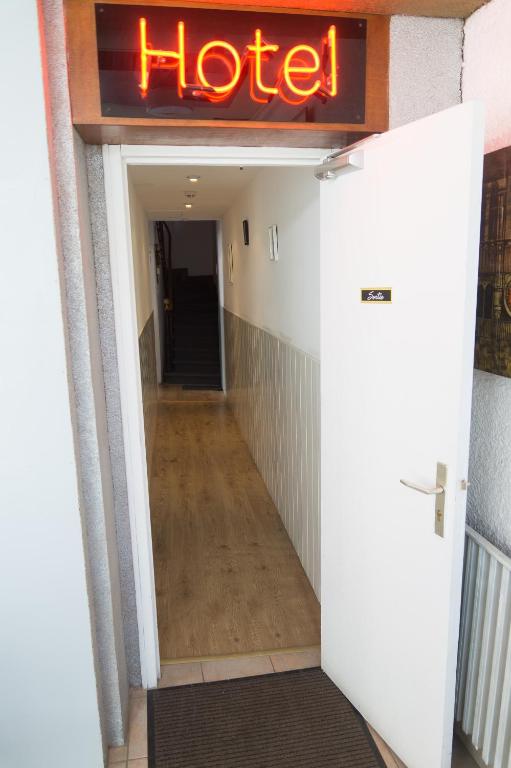 Hotel Le Parisien photo