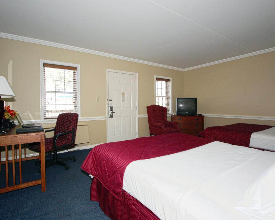 CLARION INN HISTORIC STRASBURG INN Strasburg PA 1400 Historic 17579