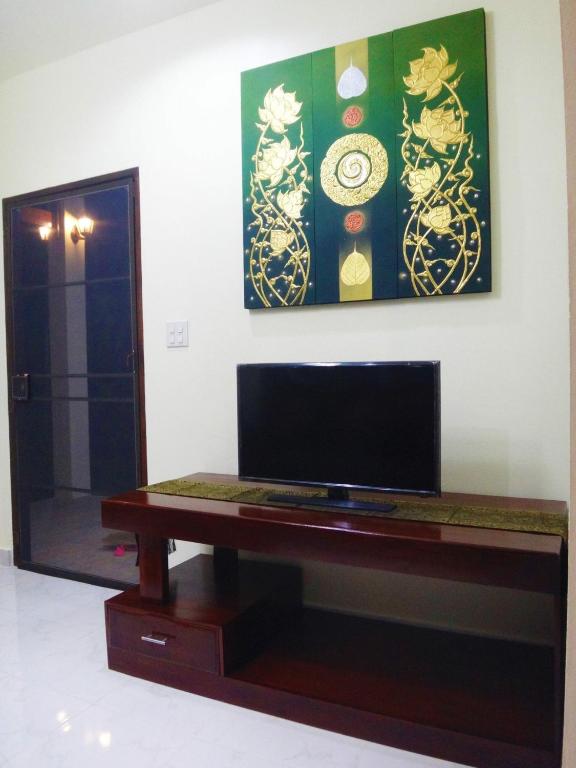 Shared lounge/TV area