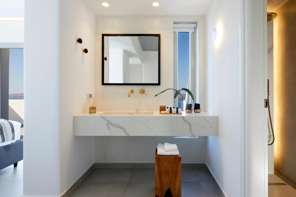 Phos The Boutique — Hotel rooms in Akrotiri, South Aegean