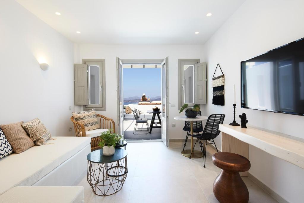 Phos The Boutique — Hotel rooms in Akrotiri, South Aegean