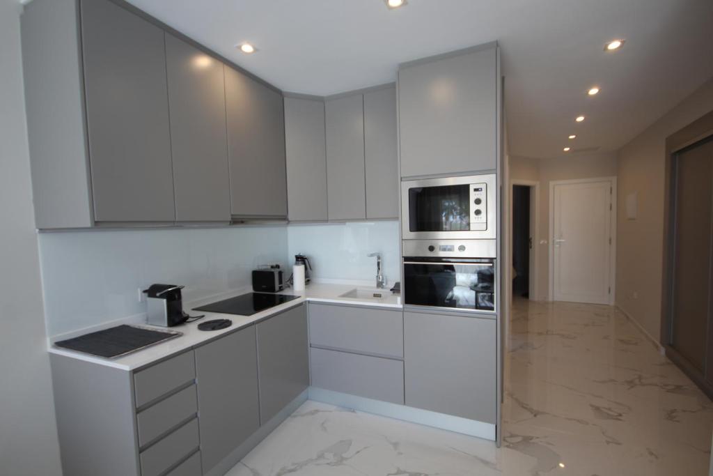 Luxury Apartments in first beach line with pool - 5
