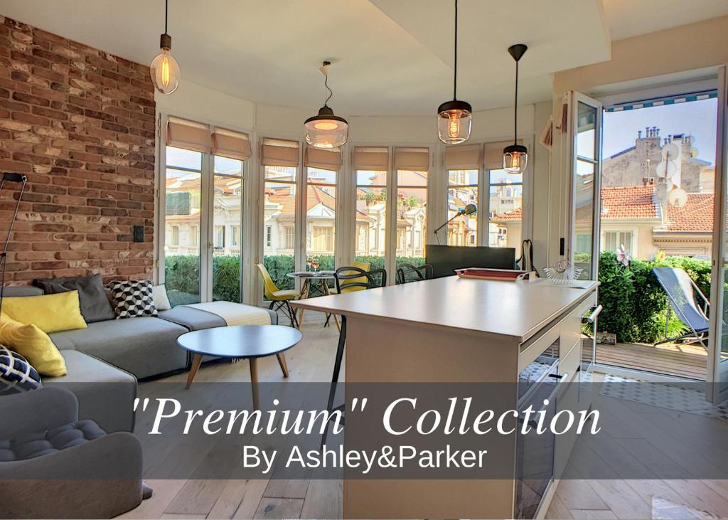 Nestor&Jeeves "La Rotonde Terrasse" Central By sea, Nice, France