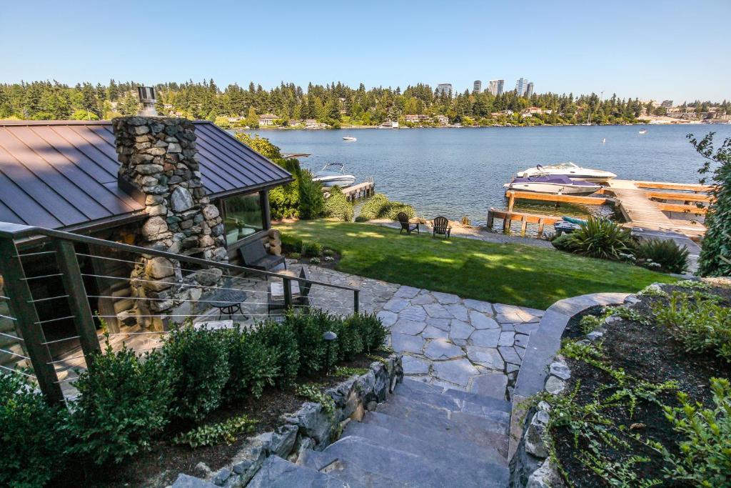 Little Log Cabin on Lake Washington — Hotel in Medina (WA)