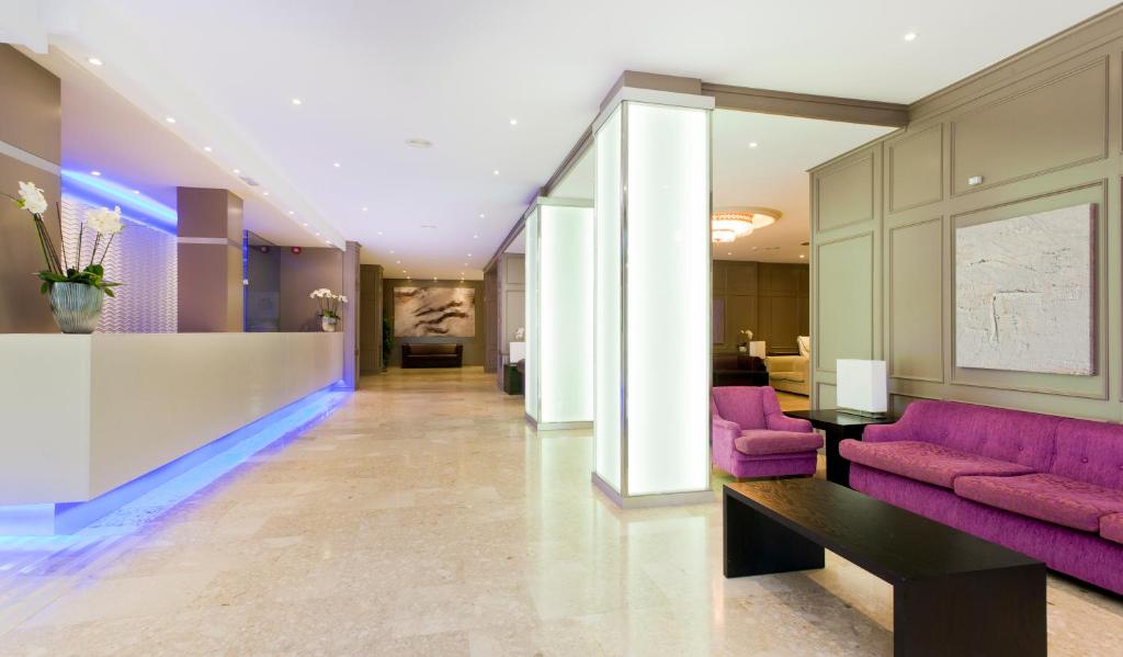 Globales America — Hotel building in Calas de Mallorca, Balearic Islands