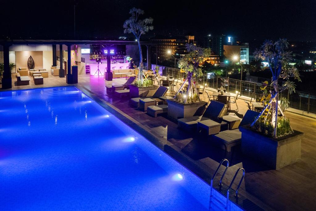 Swimming pool