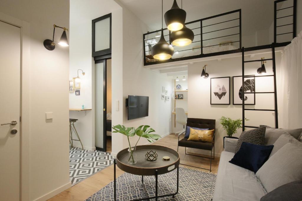 Moderno y reformado apartamento al lado del Museo — Hotel in Madrid
