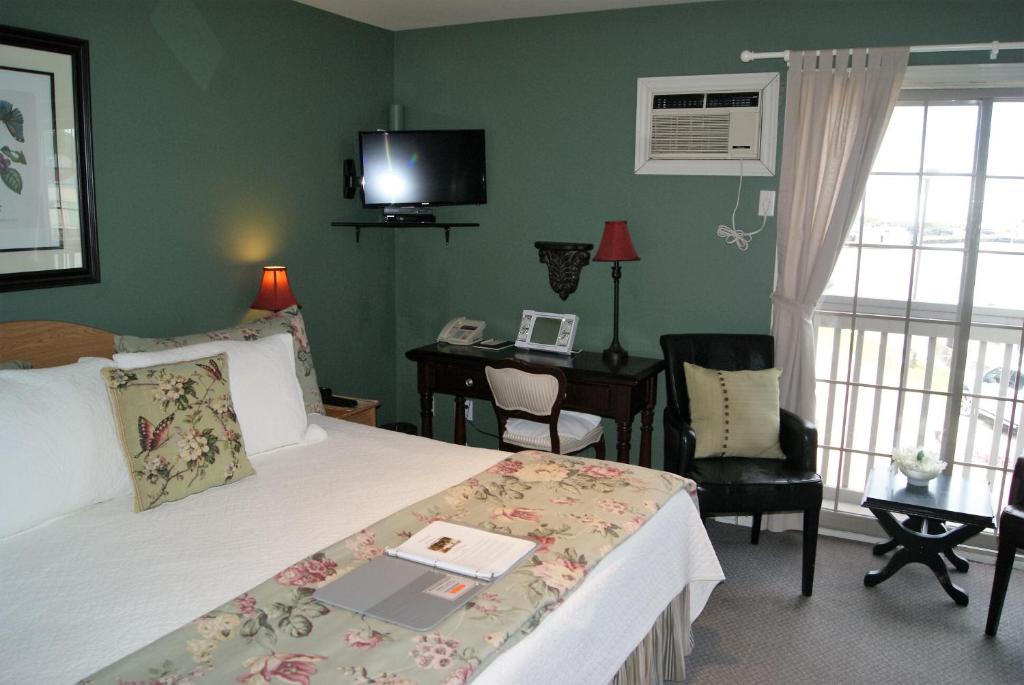 Inn on the Harbour and Telegraph House photo