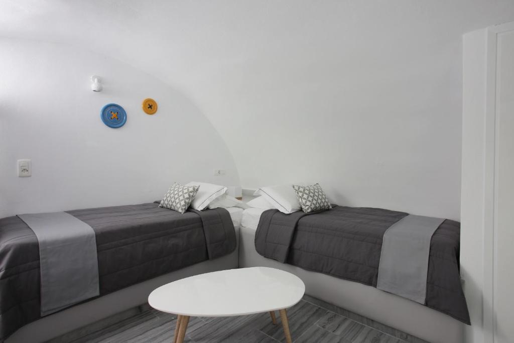 Sigalas Beach Hotel — Hotel rooms in Kamari, South Aegean