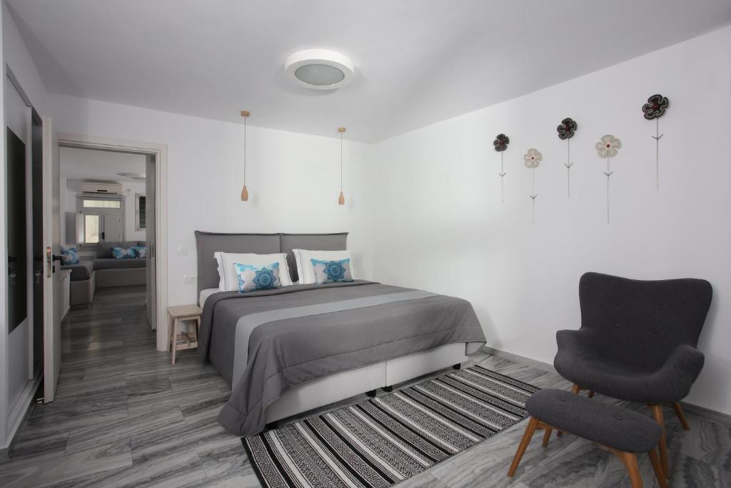 Sigalas Beach Hotel — Hotel rooms in Kamari, South Aegean