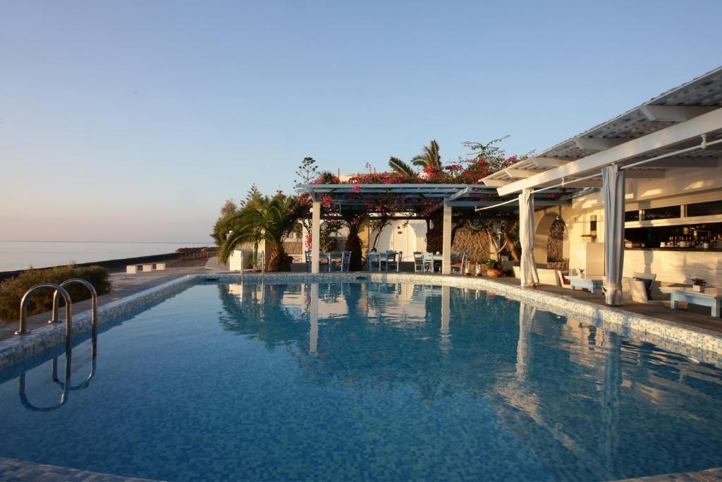Sigalas Beach Hotel — Swimming pool in Kamari, South Aegean