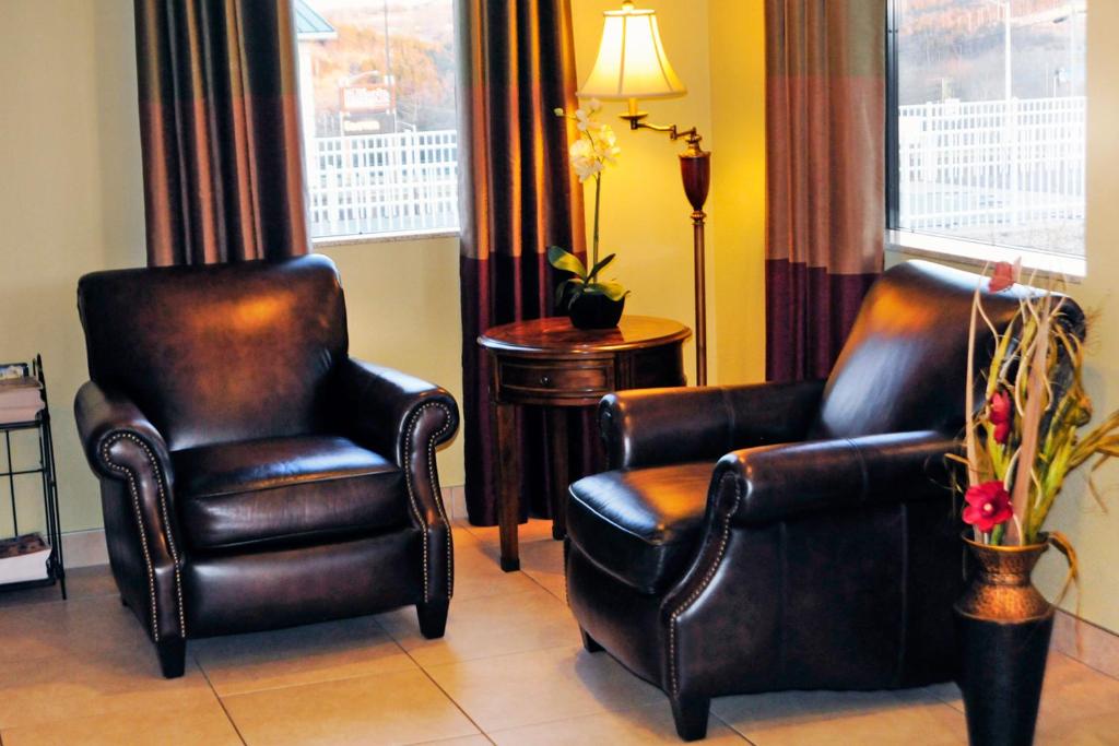 Whispering Hills Inn photo