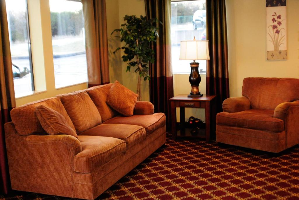 Whispering Hills Inn photo