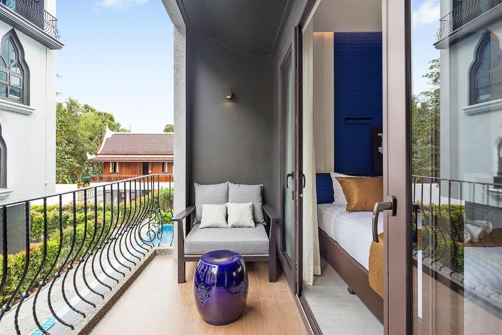 อักษร ระยอง เดอะ ไวทัลลิตี้ คอลเลกชัน (Aksorn Rayong, The Vitality Collection)