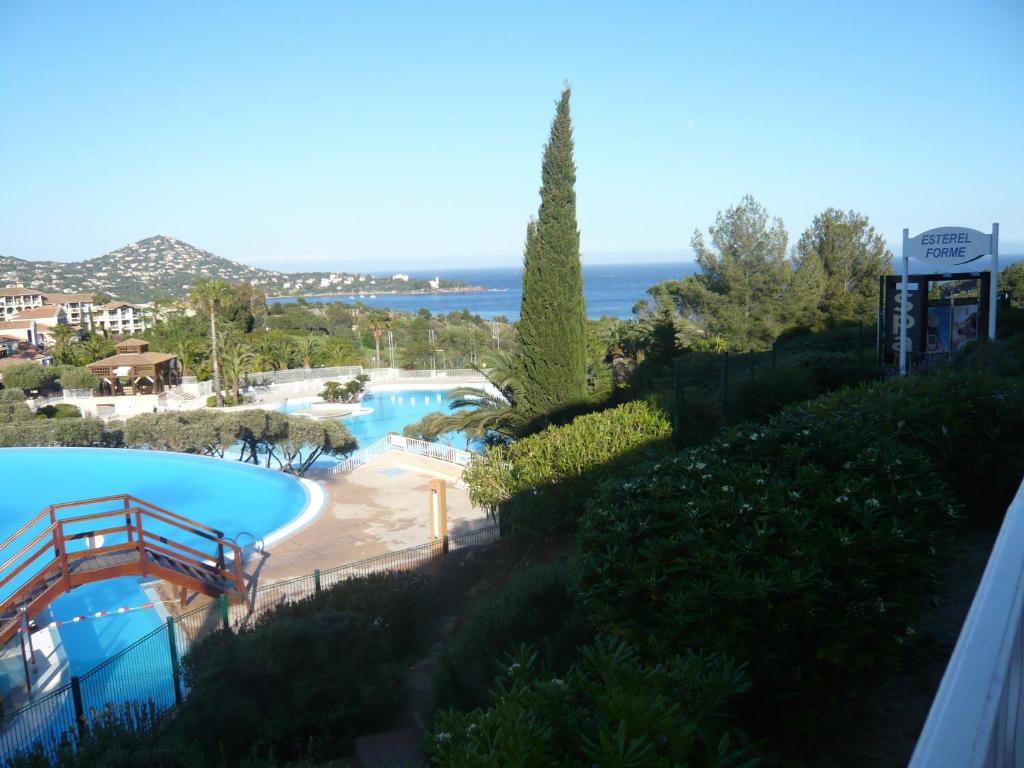 Cap Esterel place des pecheurs - 5