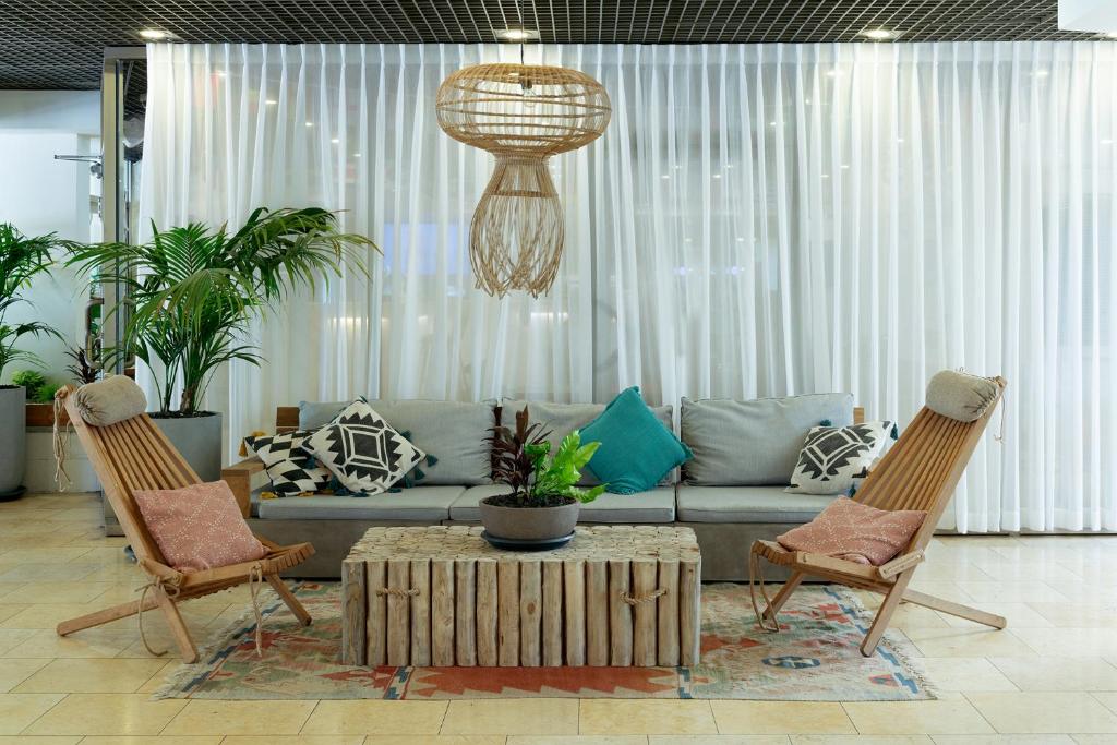 Shefayim Kibbutz Hotel by KHC photo