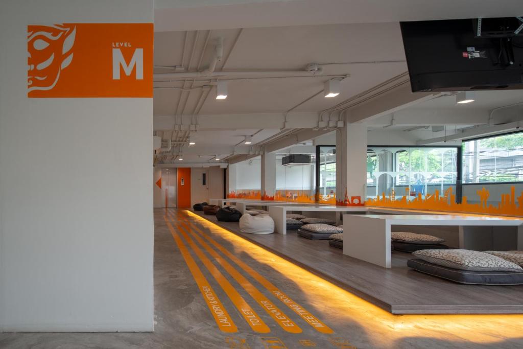 Shared lounge/TV area