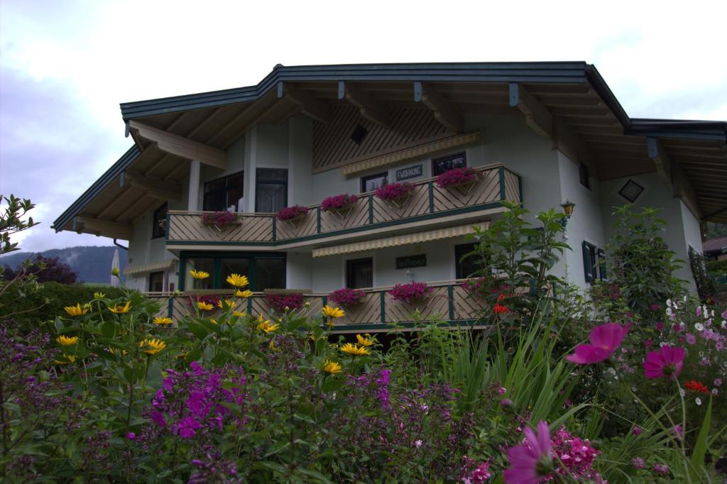 Hausmenneweger - 2