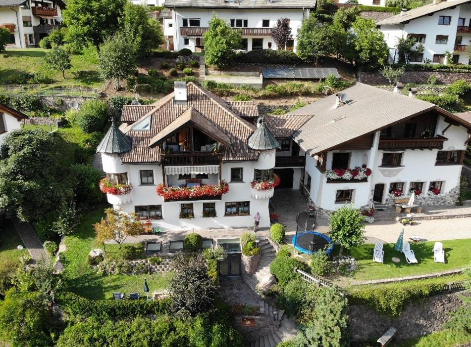 Apartment Manuel — Hotel in Ortisei