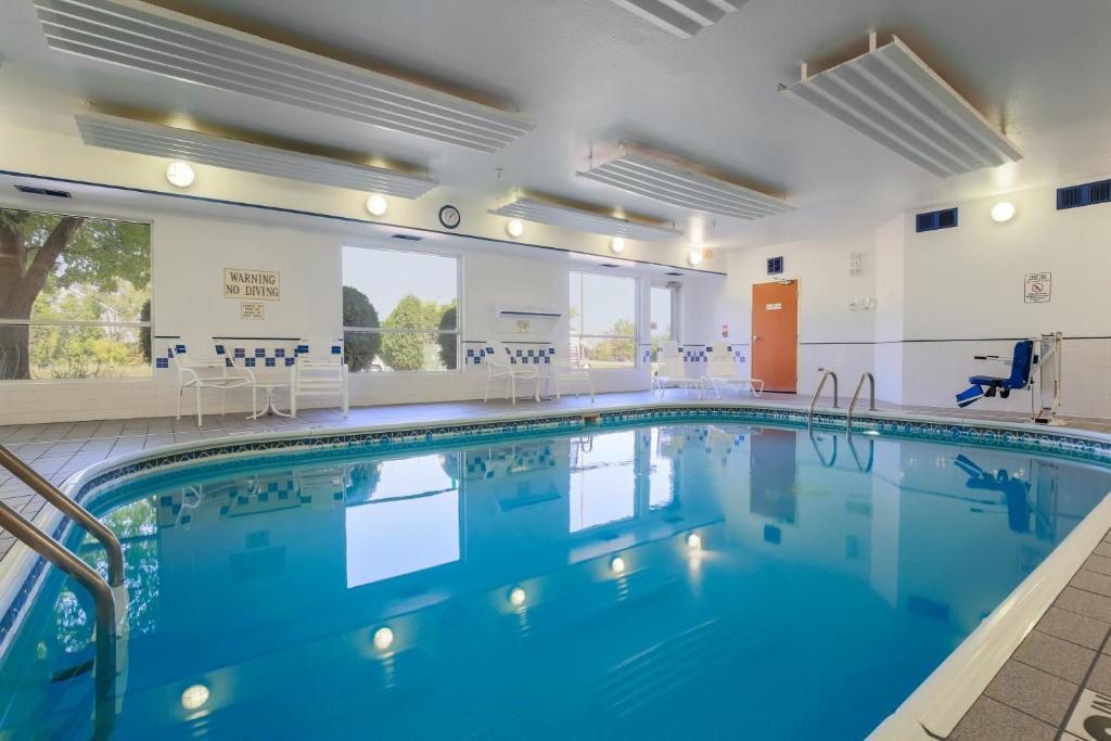 AmericInn by Wyndham Appleton West photo