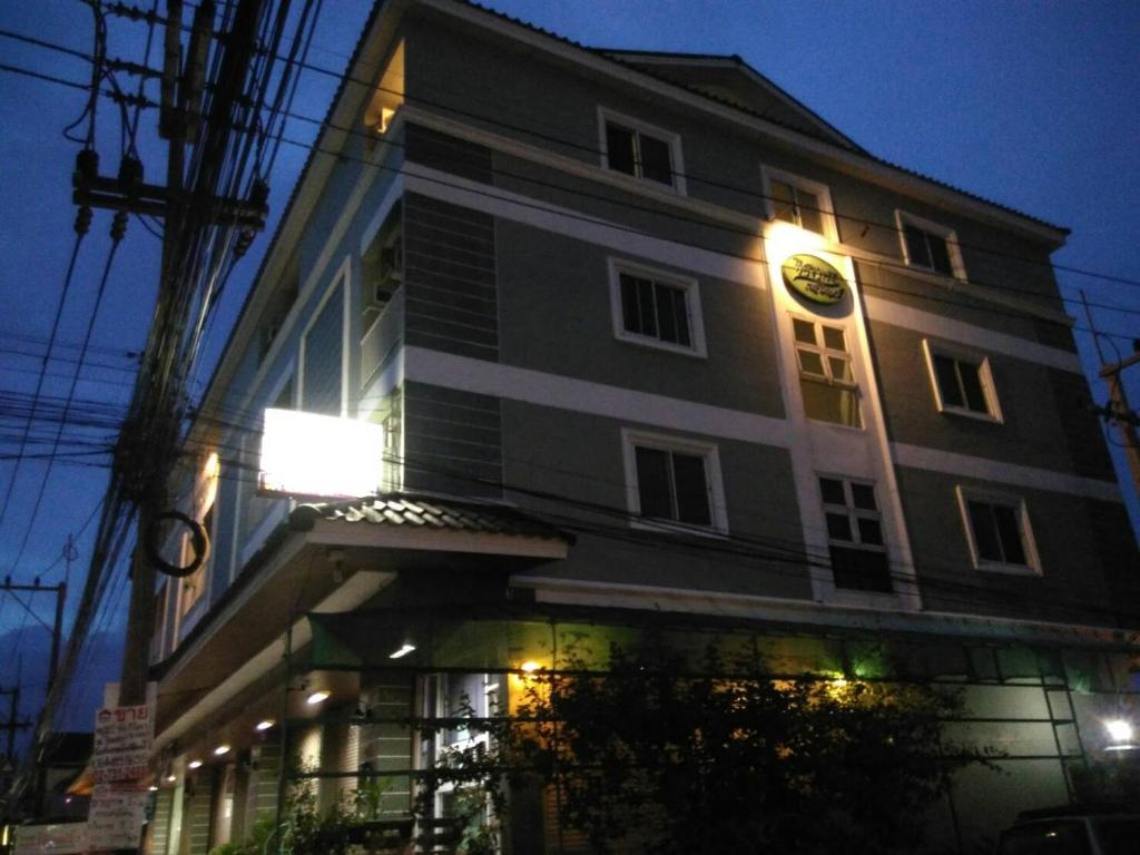 Tisaraporn Resident photo