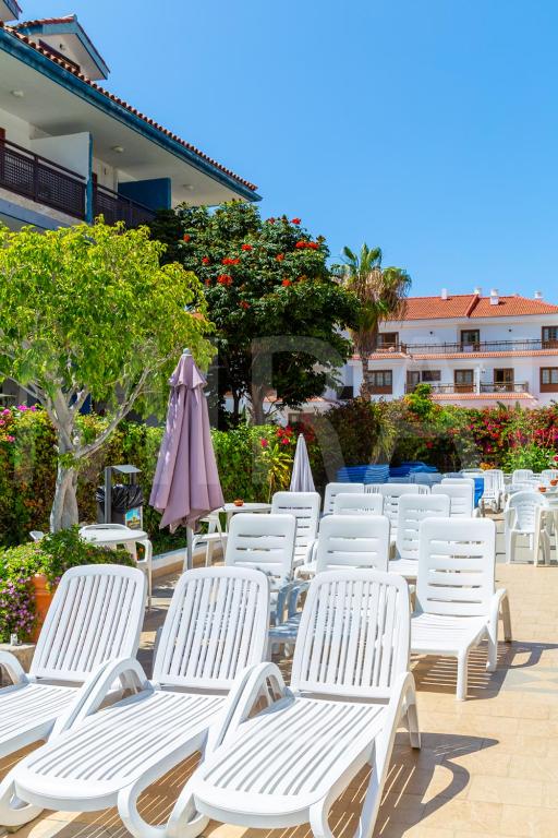 Apartamentos Pez Azul — Hotel building in Puerto de la Cruz, Canary Islands