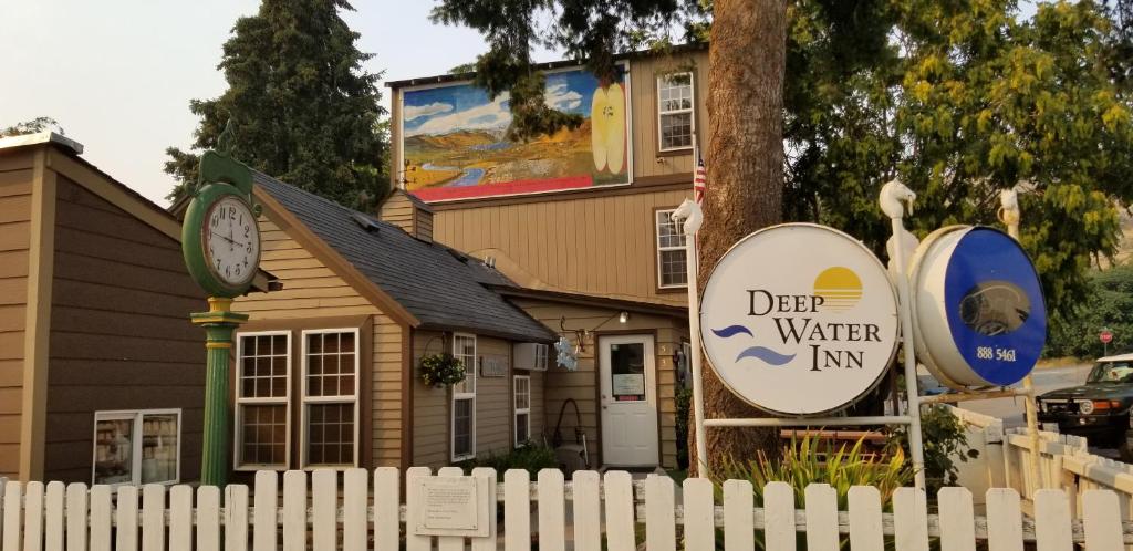 Deep Water Inn photo