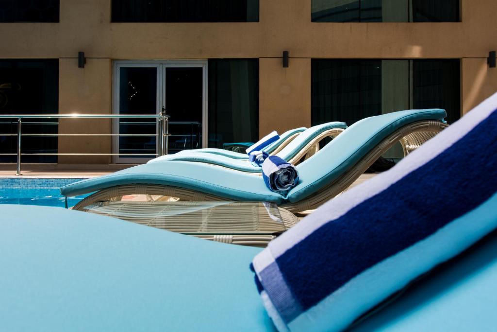 スイミングプール