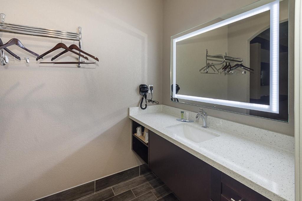 Econo Lodge Inn & Suites Houston NW-Cy-Fair photo