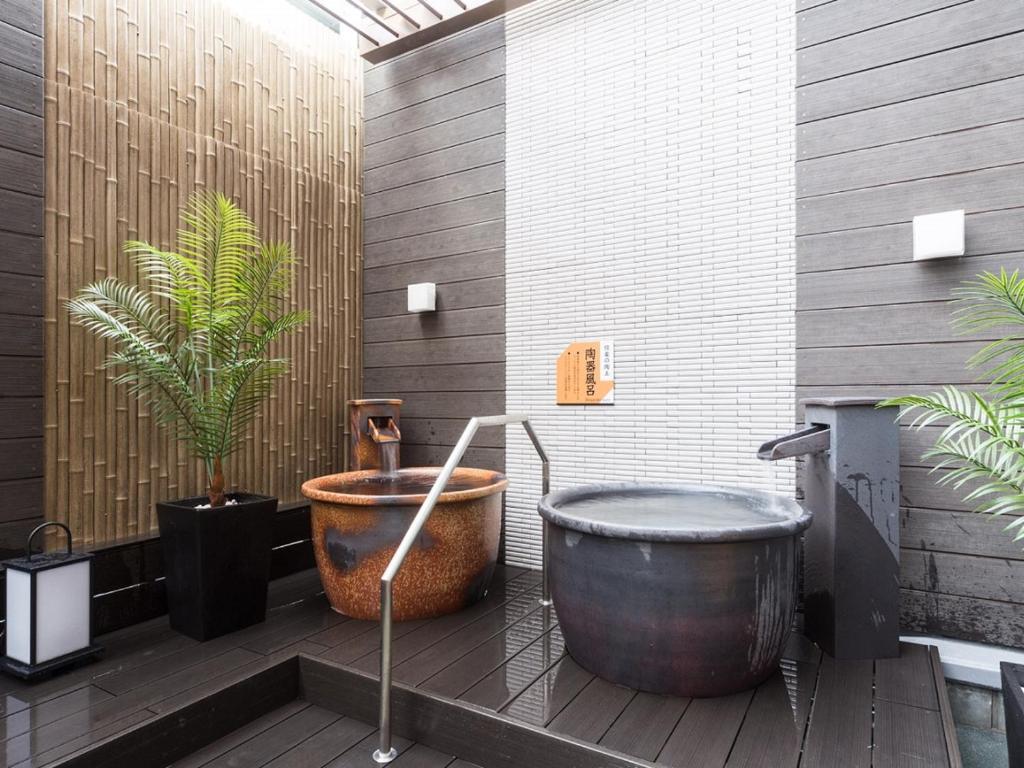 Open air bath