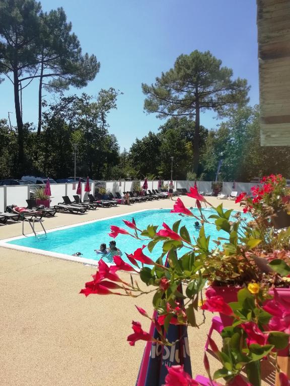 Stay at Mobil home Domaine de Soulac in Nouvelle-Aquitaine, France photo 4