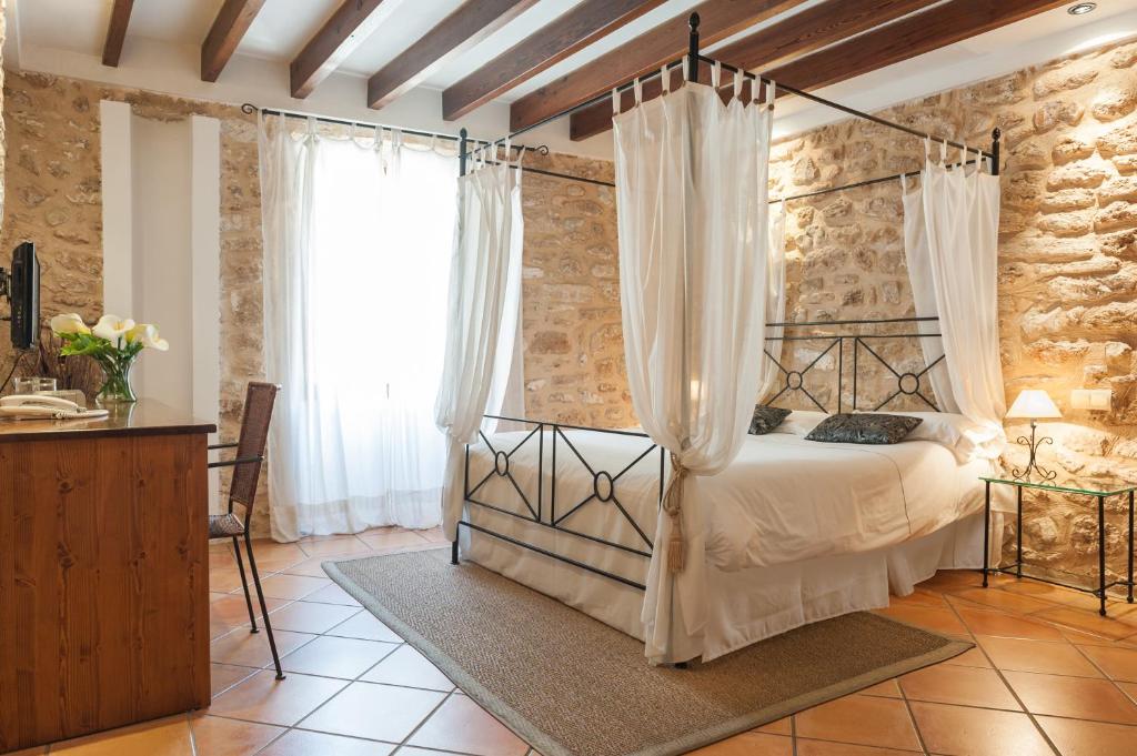 Hotel Can Simo — Hotel rooms in Alcudia, Balearic Islands