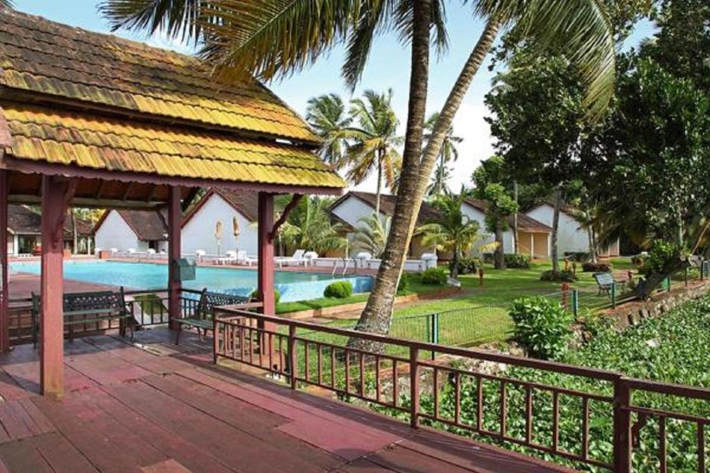 Abad Whispering Palms Kumarakom Hotel