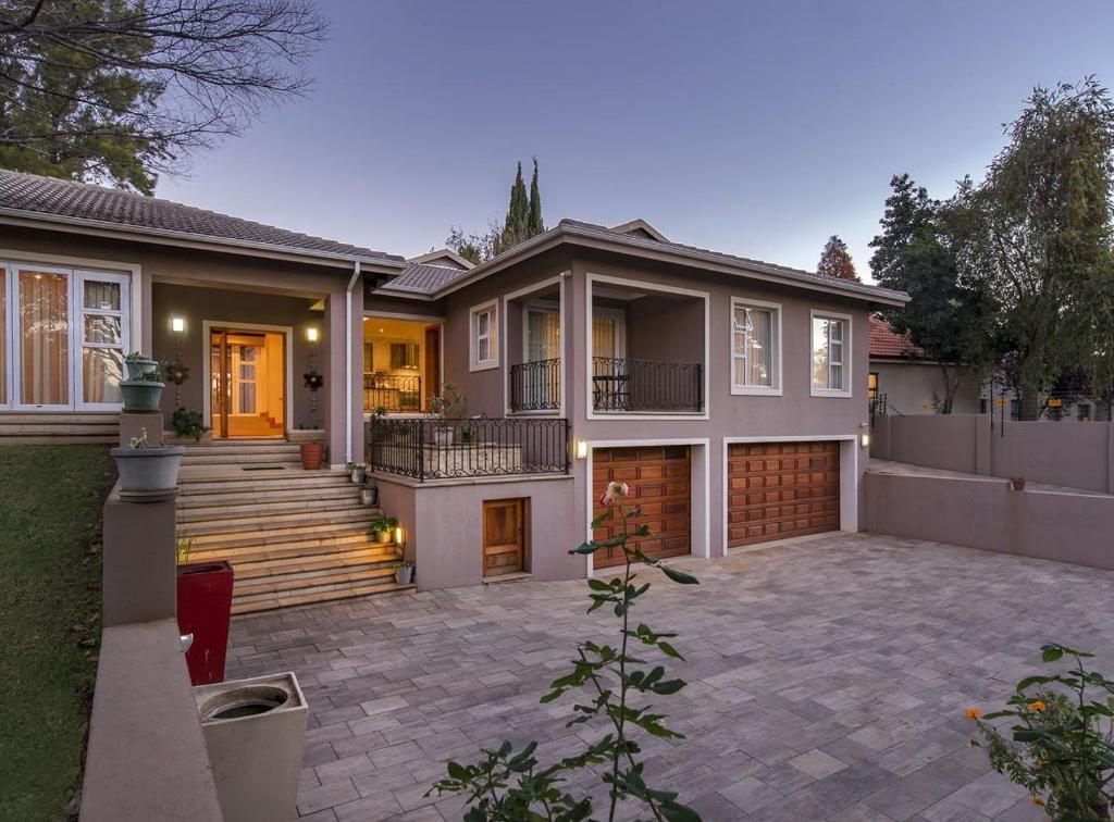 6 On Acacia, Johannesburg