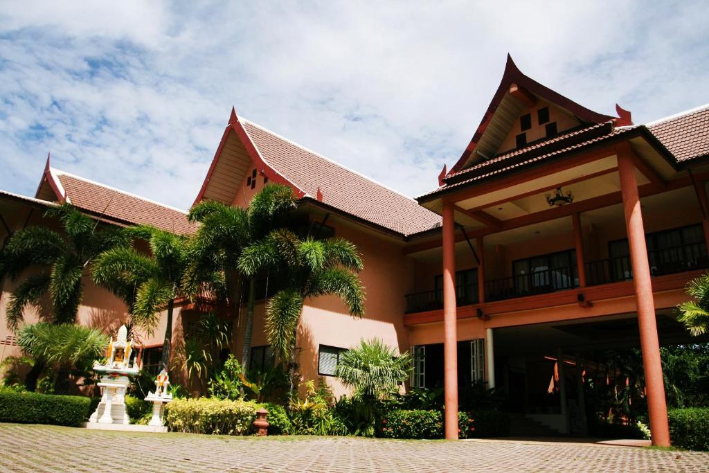 Lanta Casuarina Beach Resort