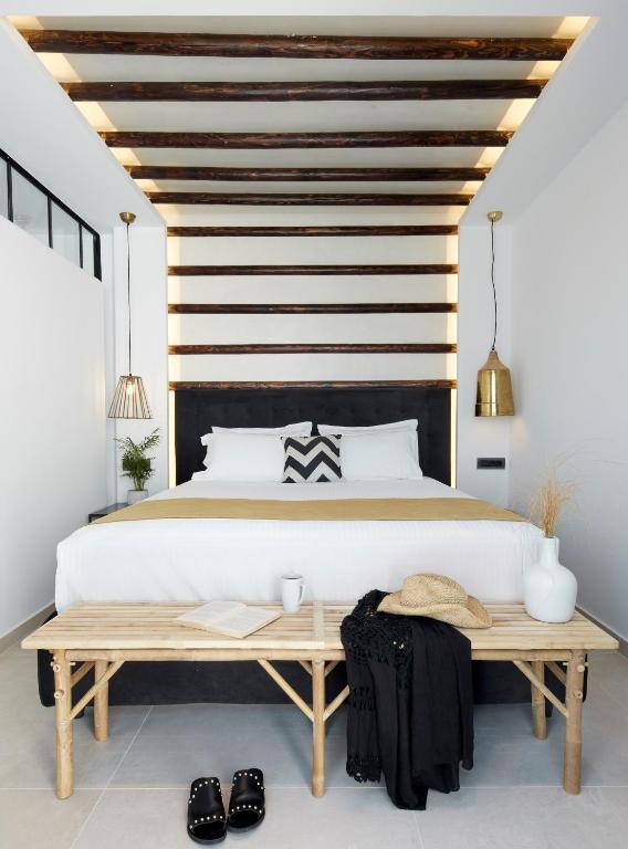 Phos The Boutique — Hotel rooms in Akrotiri, South Aegean